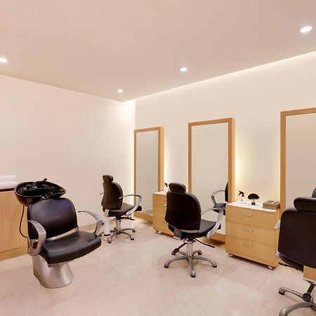 Lemon Tree Premier, Delhi Airport Hotel Ню Делхи Екстериор снимка A hair salon in the United States