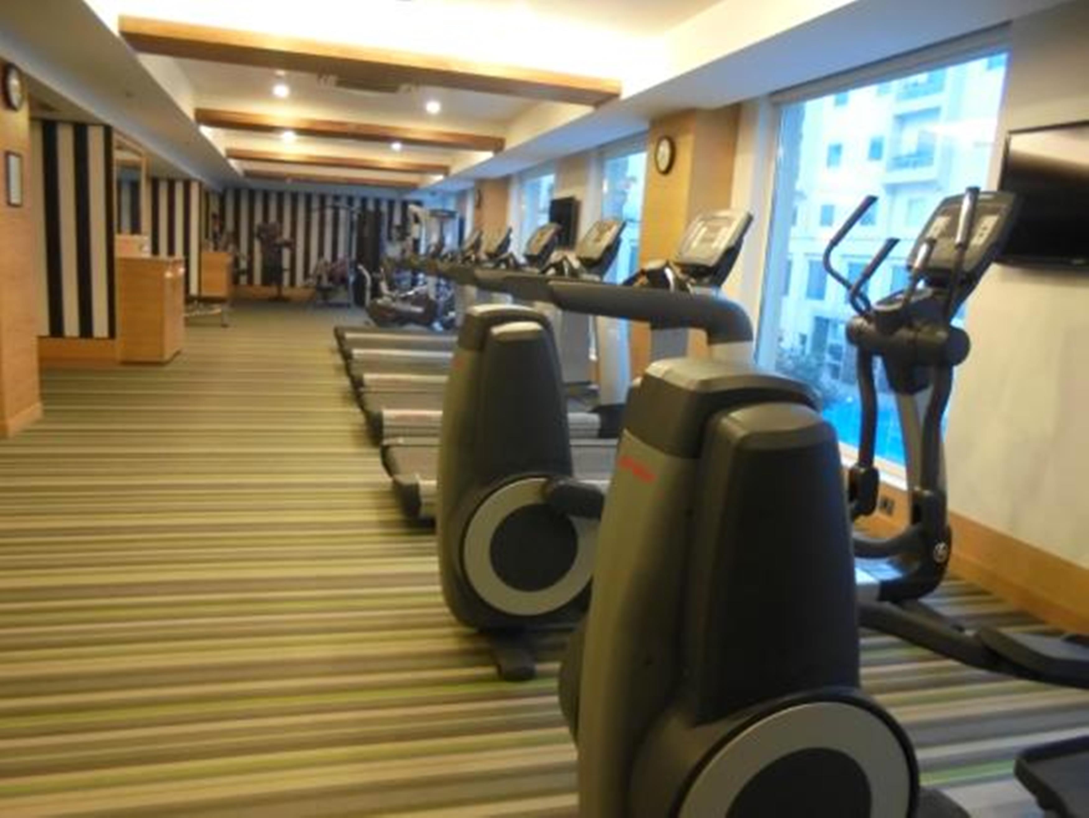 Lemon Tree Premier, Delhi Airport Hotel Ню Делхи Екстериор снимка The gym at the hotel