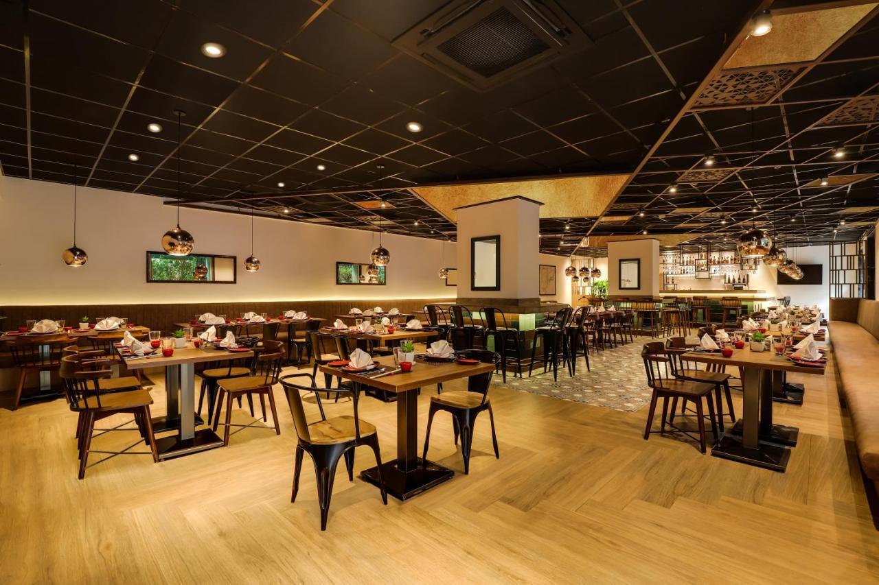 Lemon Tree Premier, Delhi Airport Hotel Ню Делхи Екстериор снимка Interior of a restaurant