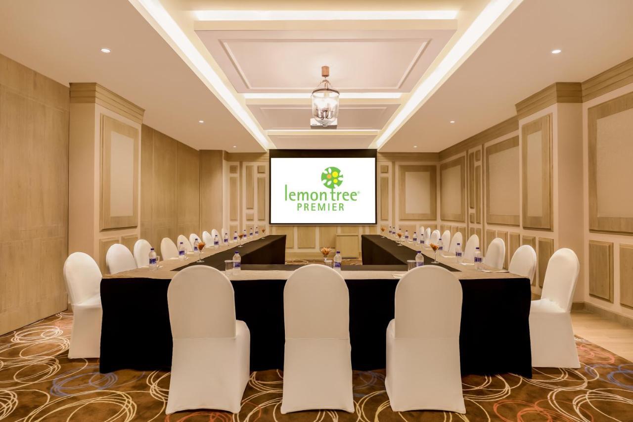 Lemon Tree Premier, Delhi Airport Hotel Ню Делхи Екстериор снимка A meeting room at a hotel