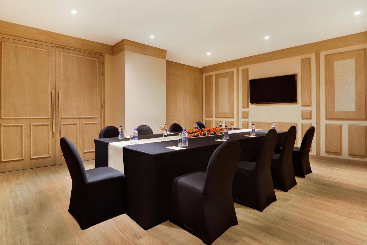 Lemon Tree Premier, Delhi Airport Hotel Ню Делхи Екстериор снимка Meeting room at the hotel